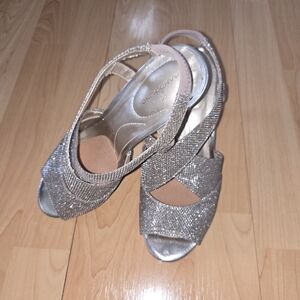 BANDOLINO Women's Silver Heeled Sandals